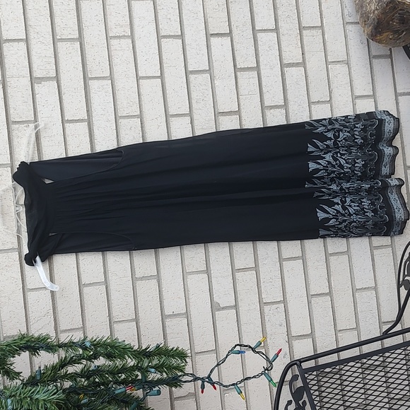 Black dress - Picture 3 of 7